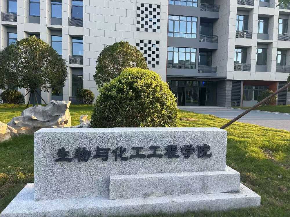 兴国县扬州职业大学体育场高杆灯项目